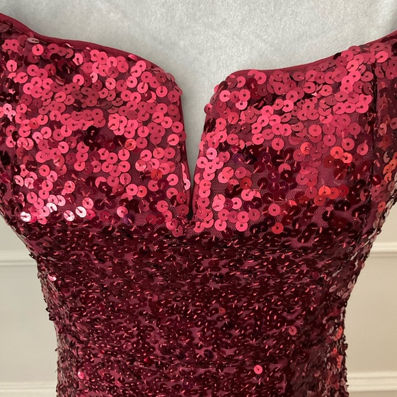 Maniju off the shoulder sequin gown with high side slit. Large - Picture 14 of 16